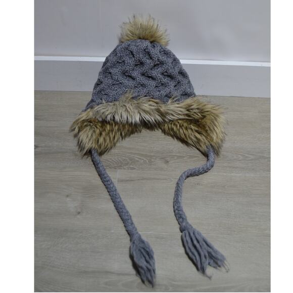 American Eagle Outfitters Woman's Gray Knit Faux Fur Trapper Hat - Picture 1 of 8